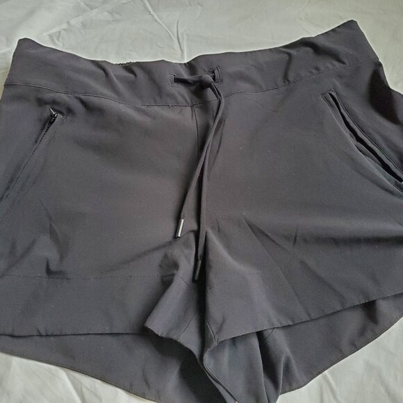 Athleta shorts size 10 front zip pockets - Picture 3 of 4